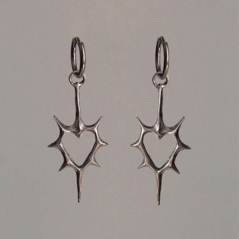 

[Thorn Hollow Heart Earrings] Trendy Punk-Inspired Easy Thorn Hollow Heart Earrings for Women, Perfect for Everyday Outfits And
