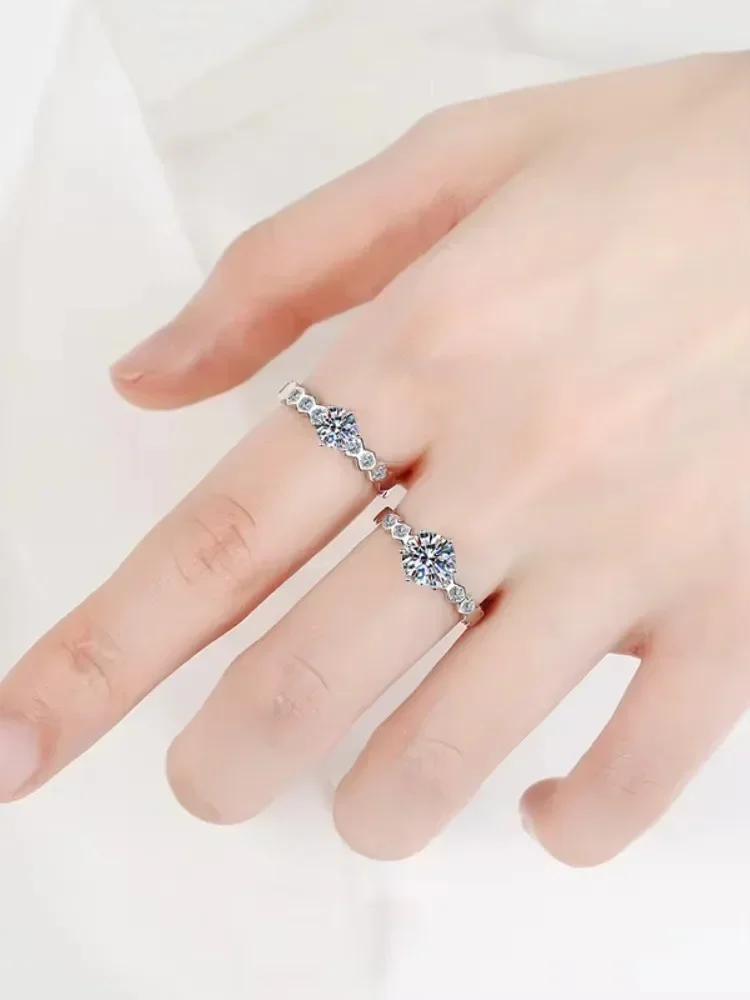 Hot Sale 925 Sterling Silver Moissanite Ring VVS1 Women's 0.5CT/1CT Luxury Fashion Elegant Honeycomb Hot Sale Jewelry Certif