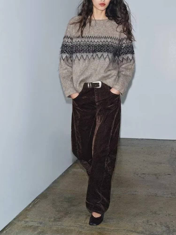 

Новый женский модный и универсальный жаккардовый вязаный свитер с круглым вырезом и длинными рукавами в европейском стиле.