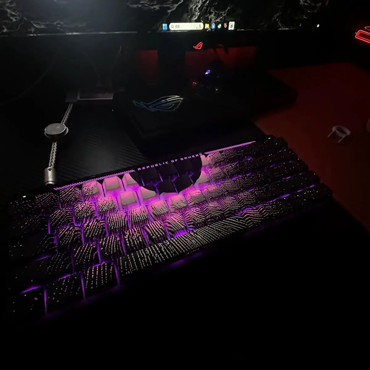 129 Keys Black White Solar Corona Keycaps PBT Key Cap Dye-Sub Keycaps Translucent Key Caps for ANSI Made68 Mad68 Wooting60