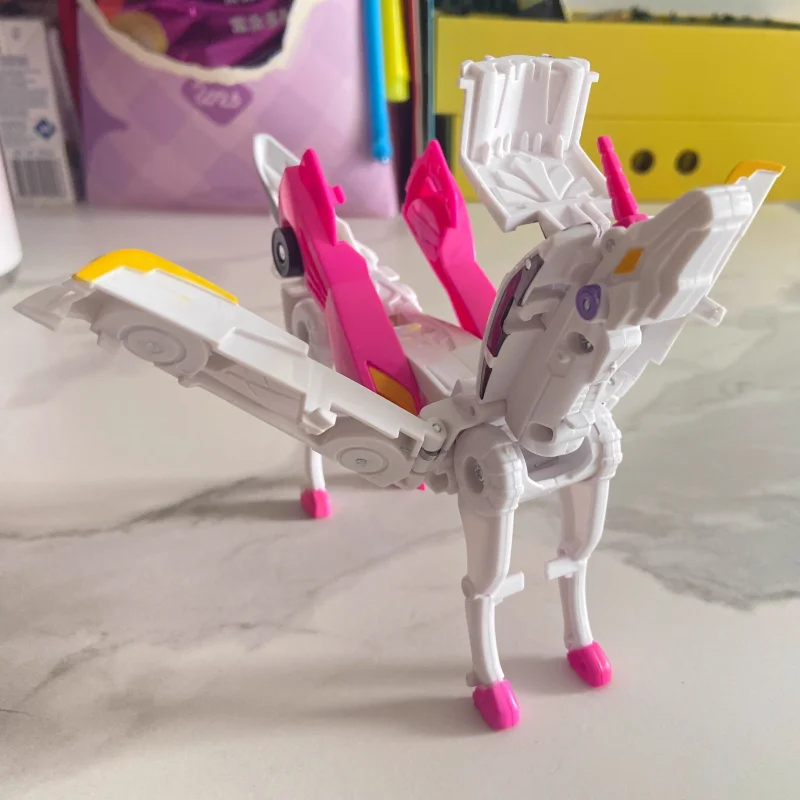 은색 날개 달린 비행 용 장난감 마법 유니콘 변신 바운싱 카 자석 변형 로봇 액션 피규어 소년용