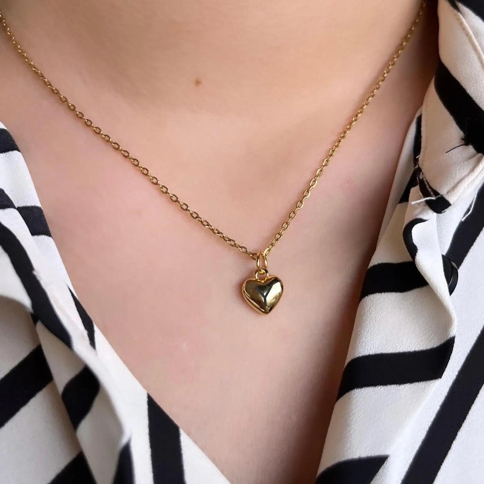 

Персонализированное ожерелье с первоначальным сердцем на заказ, золотой кулон в форме сердца с жемчужным шармом, изящная цепочка, ожерелье для женщин, рождественская пара