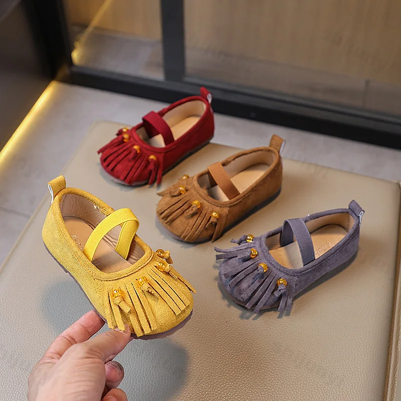 

Модные повседневные туфли с кисточками для девочек, новинка весны 2024, удобные детские туфли принцессы на мягкой подошве с неглубоким носком на плоской подошве