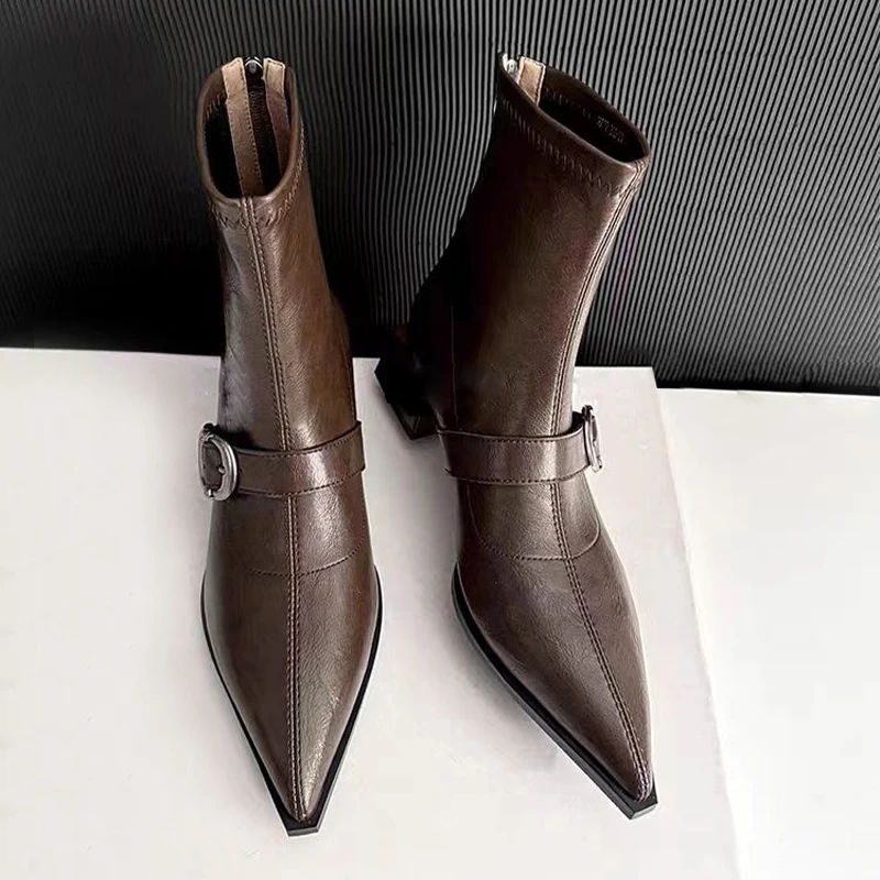 حذاء من الجلد للنساء أشار تو موضة فاخرة أحذية بكعب فستان شتوي مصمم 2025 جديد أنيق قصير بوتاس دي موجي Zapatos