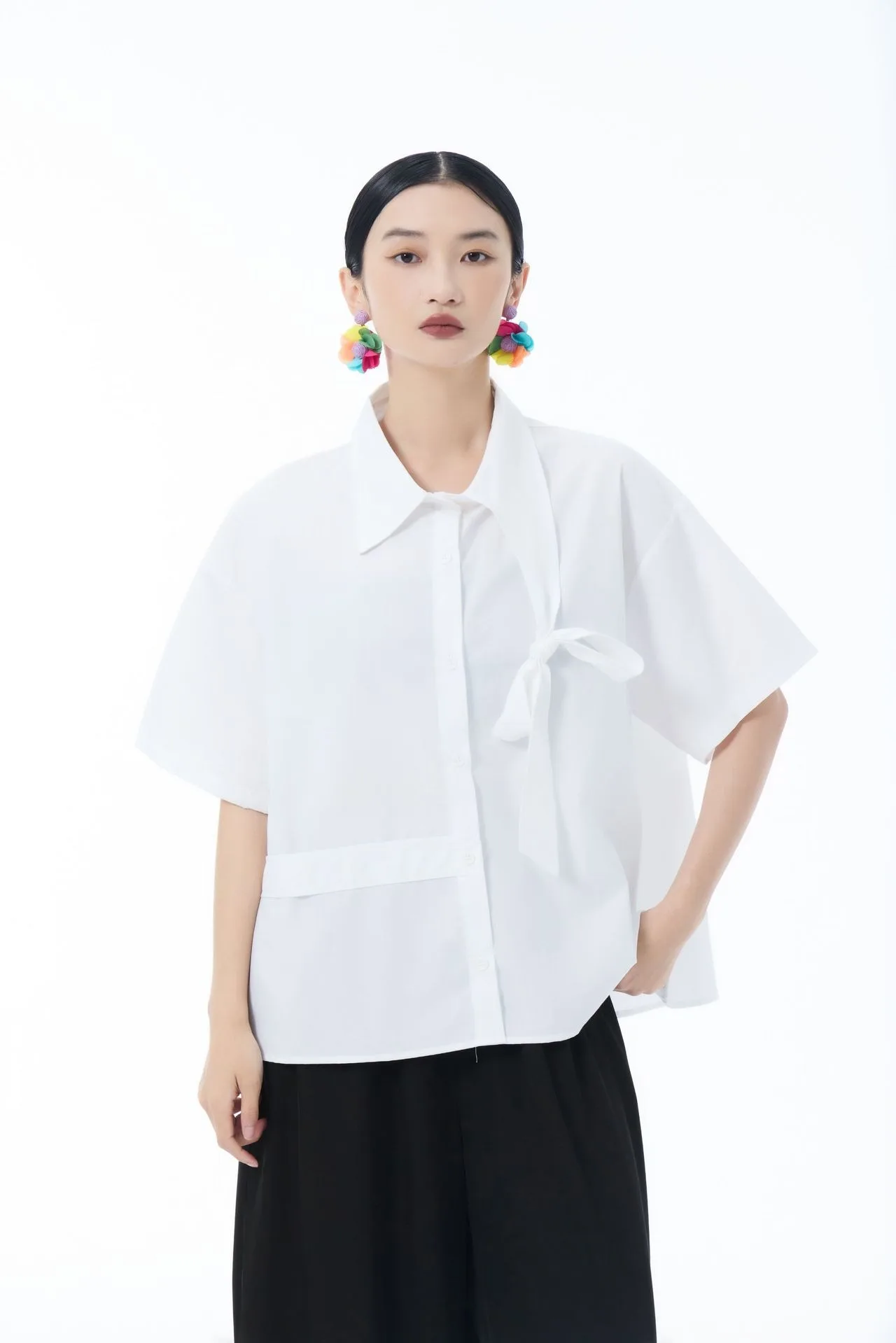 

Summer loose short sleeved women's shirt white, Japanese style 2025 new slimming and niche design shirts for women