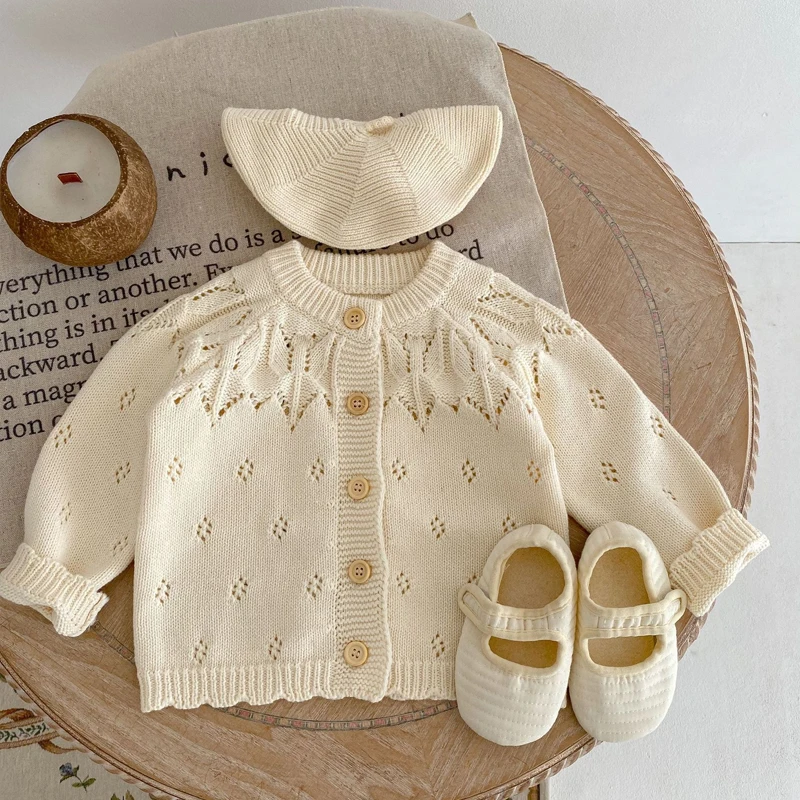 Otoño nuevo estilo 0-3 años ropa de bebé niña todo a juego jacquard hueco tejido de manga larga cardigan abrigo