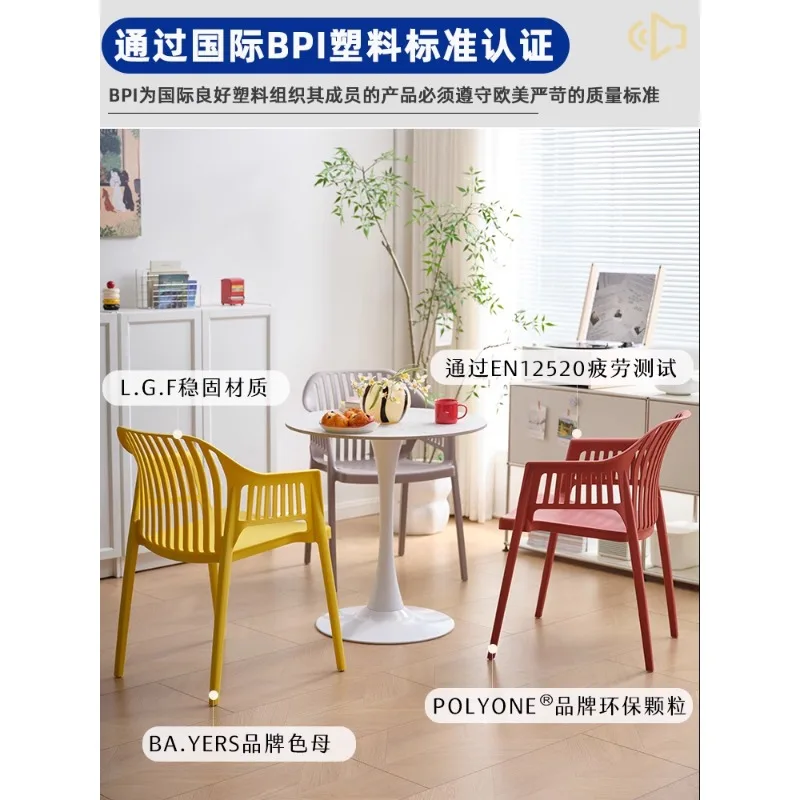 

Небольшая мебель, прочный табурет со спинкой для гостиной, спальни. Современный простой двор. Обеденный стол на открытом воздухе.