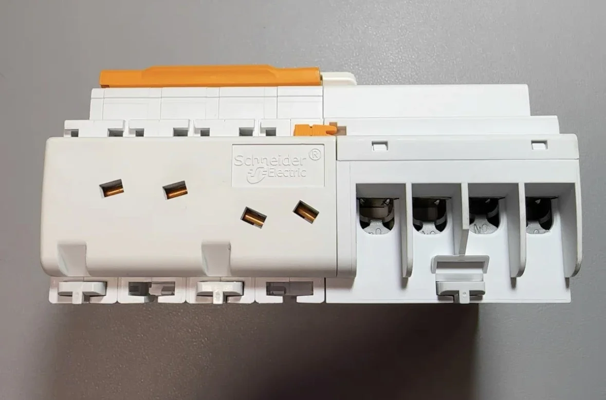 Nuevo disyuntor EA9RN4C630CNEW