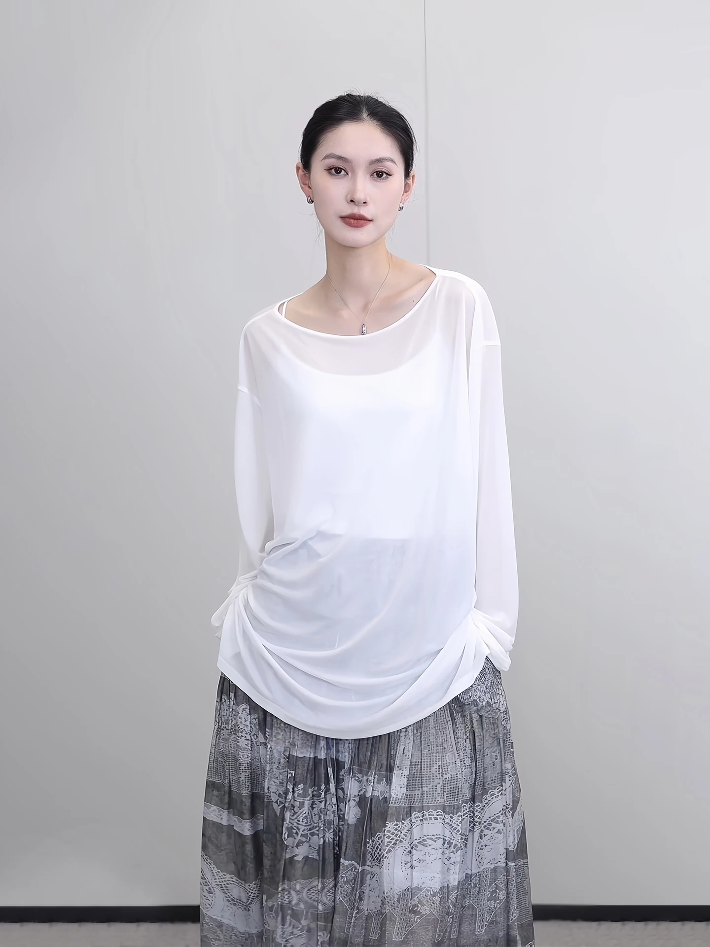 

Jieji Zhang Spring Summer Acetate Long Sve Loose Fit round Ne Overhead Pure Color T-irt Comfortable Breathable Women's...