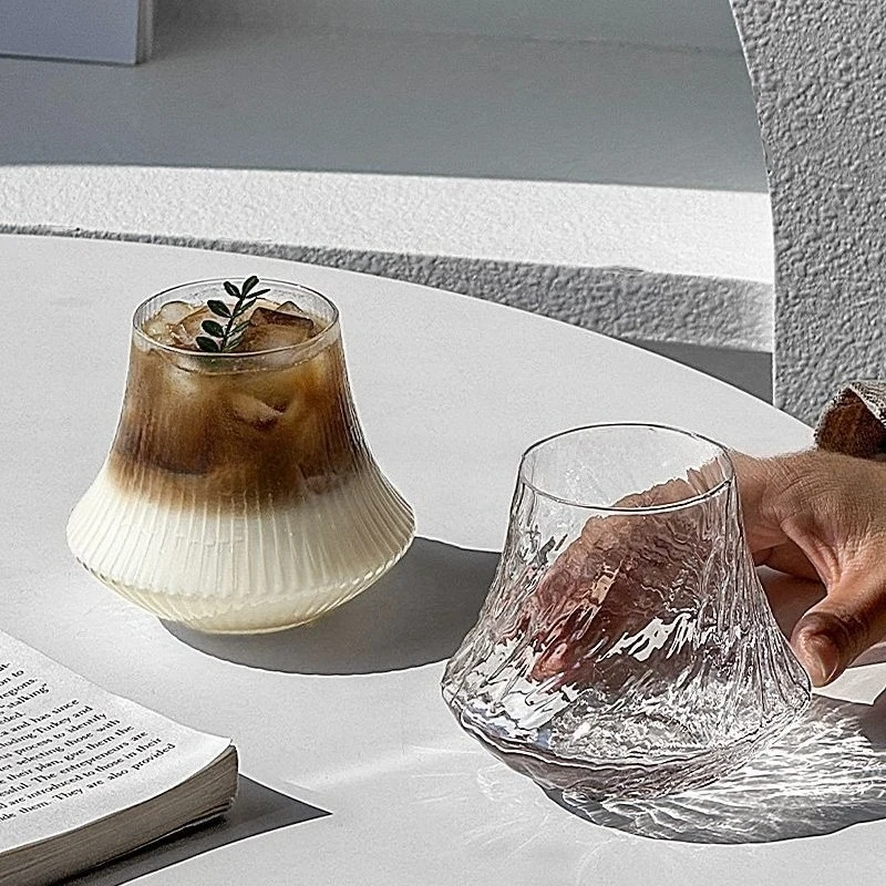 Einfache Kaffeetasse, Glastasse, Wassertasse, Vulkan-Tasse im Retro-Latte-Stil mit hoher Ästhetik, Getränkebecher für den Heimgebrauch