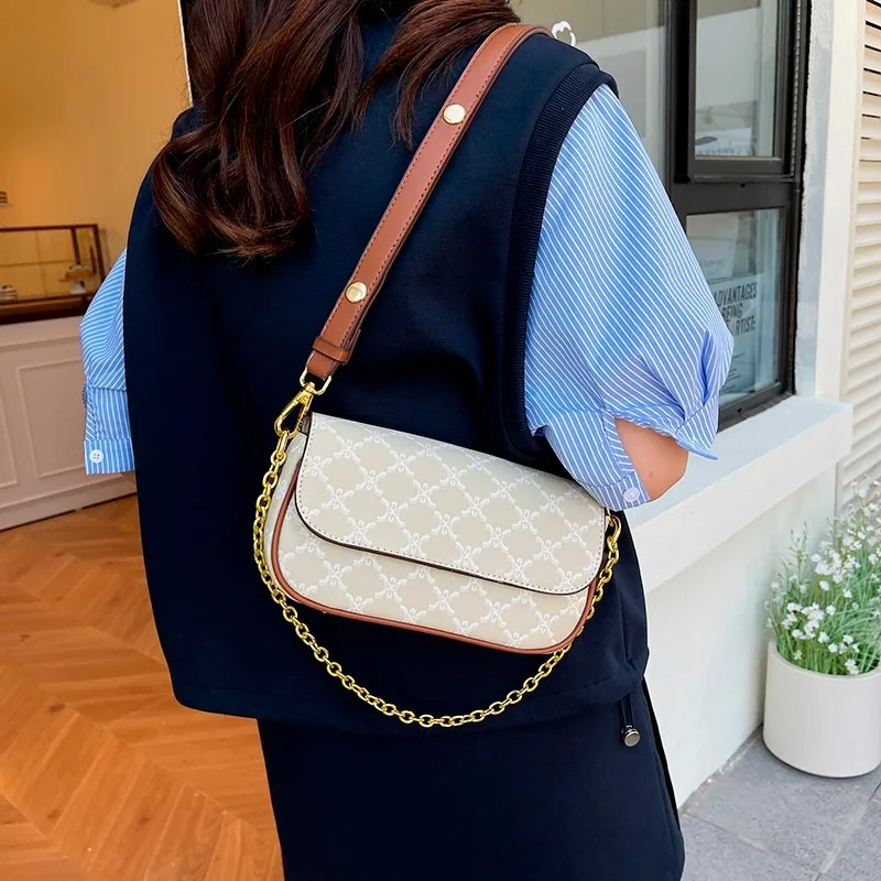 

Unique Trendy Textured Leather Diaper Bag For Women Minimalist Crossbody Handbag Large Capacity Fashionable Tote Bag