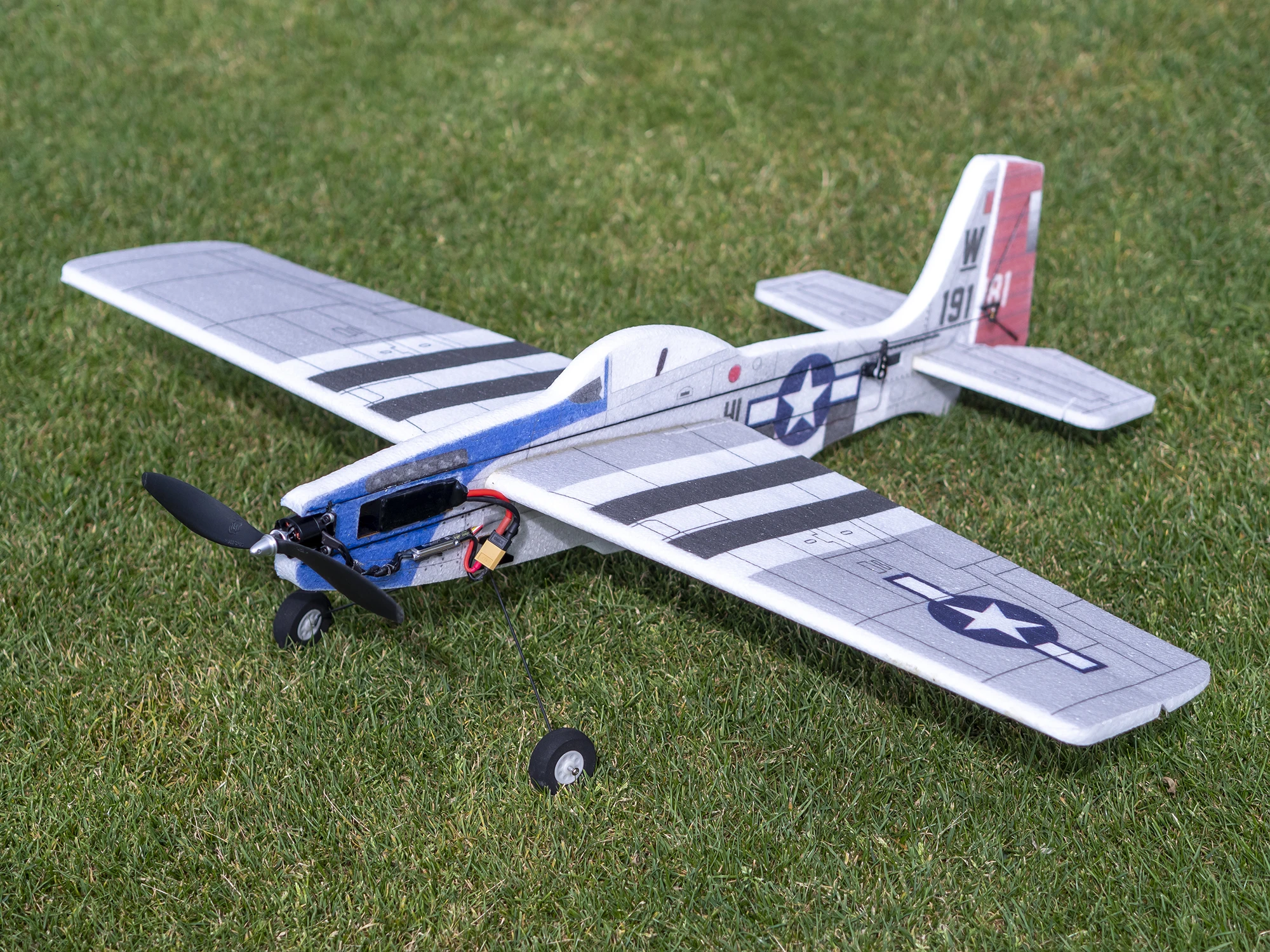 

Радиоуправляемый самолет DW Hobby P-51 Fighter KIT E45, 1000 мм, из пенопласта EPP, 4-канальный, с двигателем MC2212 1020KV, подарок E45