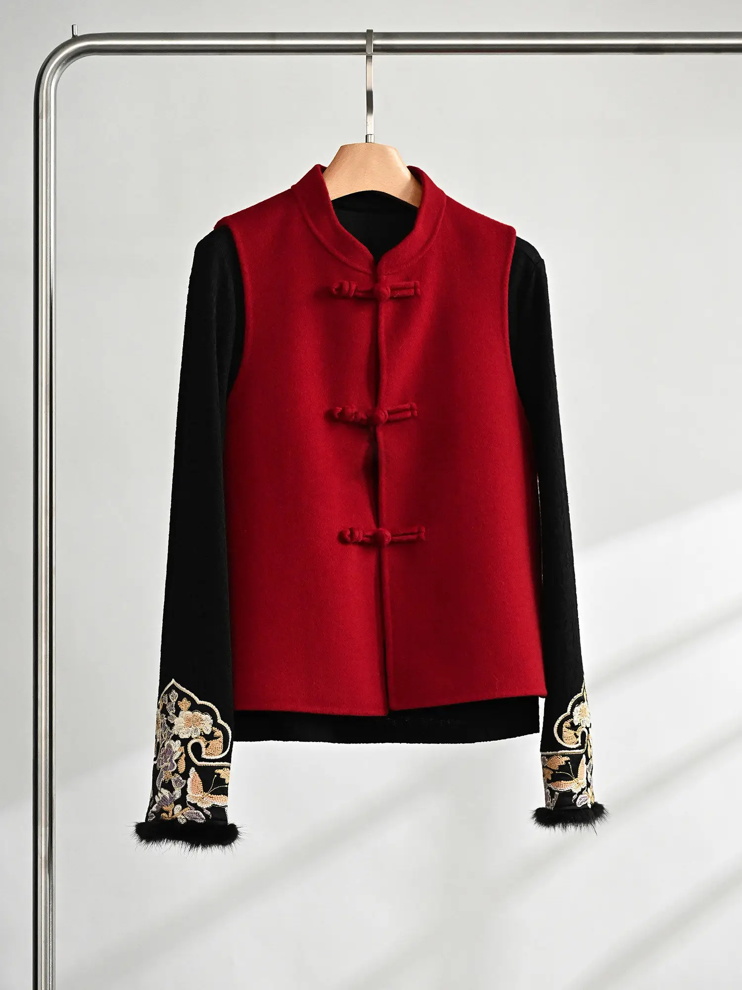 

Red New Year Qingdao Woolen Coat for Women with Button Design Traditional Chinese Sle Warm Straight Cut Online Exclusive