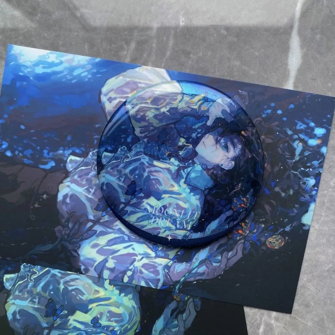 『ミステリアスマスター』バジ「水の月光の花、庭の夢のバラの花束」ブリキバジキビ周辺バッジブローチ