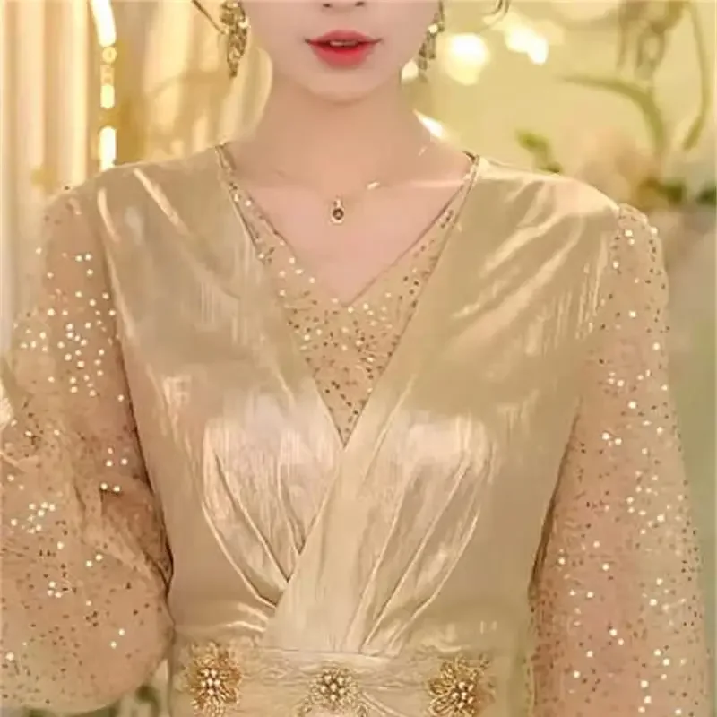 جديد الراقية قميص الموضة المرأة الترتر مشرق زهرة الحرير التطريز الديكور الدانتيل المرقعة بلوزة أنيقة فاخرة الربيع