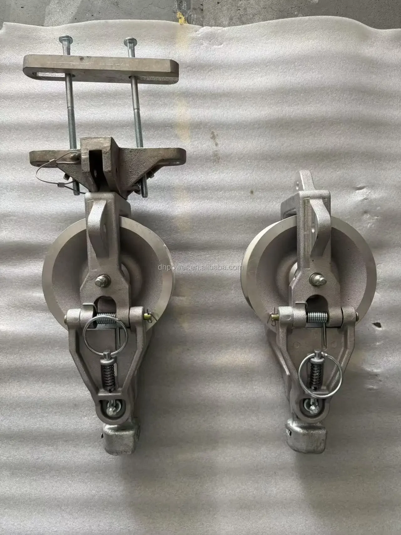 Universal Stringing Block Tool for Efficient Stringing of Garden Decorative Lights