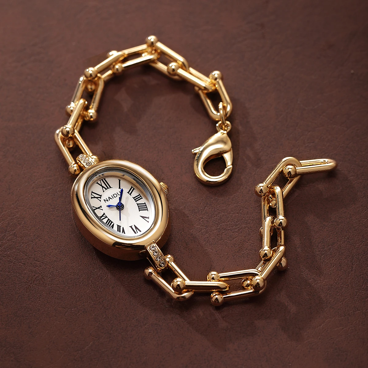 1 Piece of New Style Light Luxury Fashionable Roman Numeral Bracelet Quartz Watch