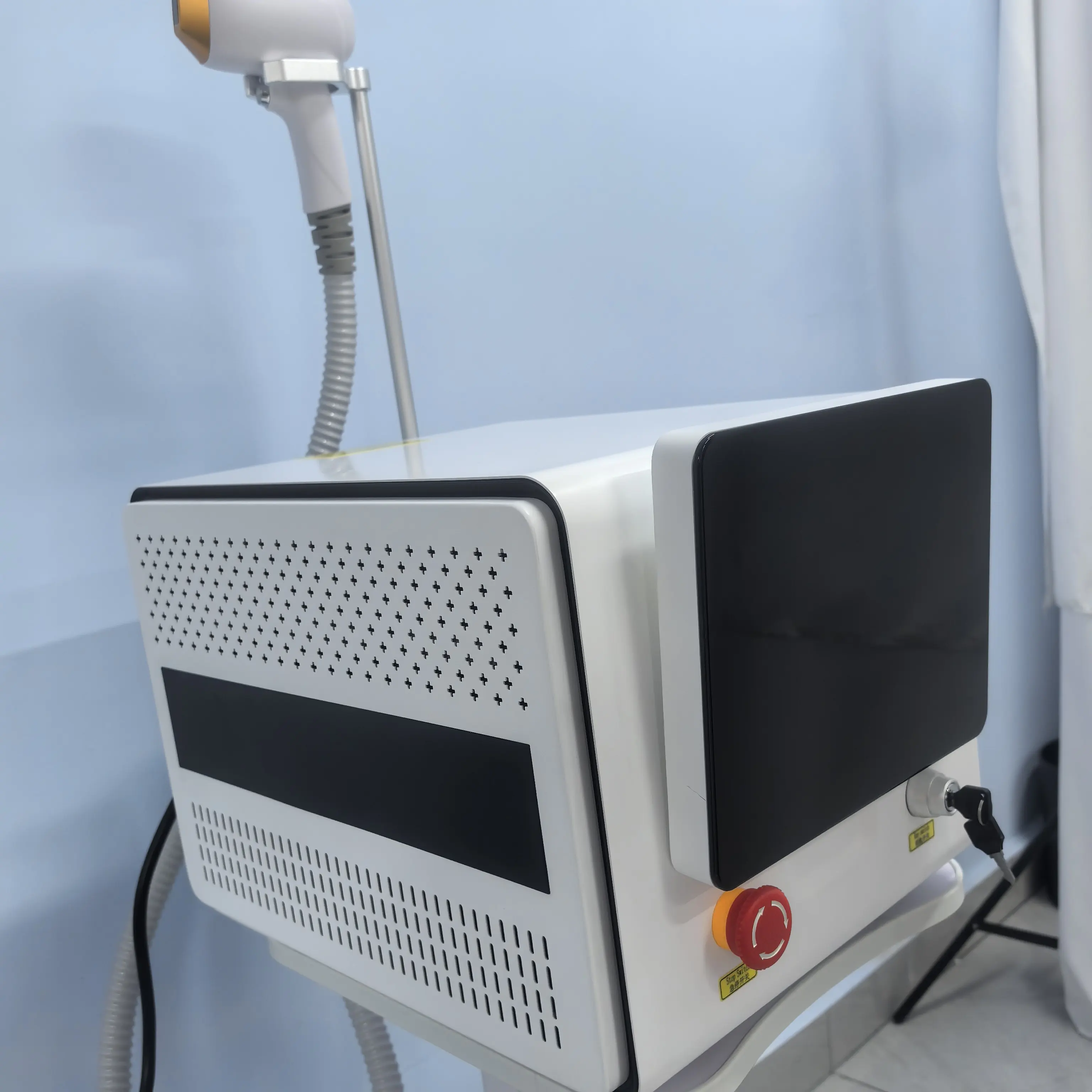Portable Professional Diode Ice Titanium  Body Hair Removal Machine 808 755 Alexandrite Equipment 3-Wave Permanent