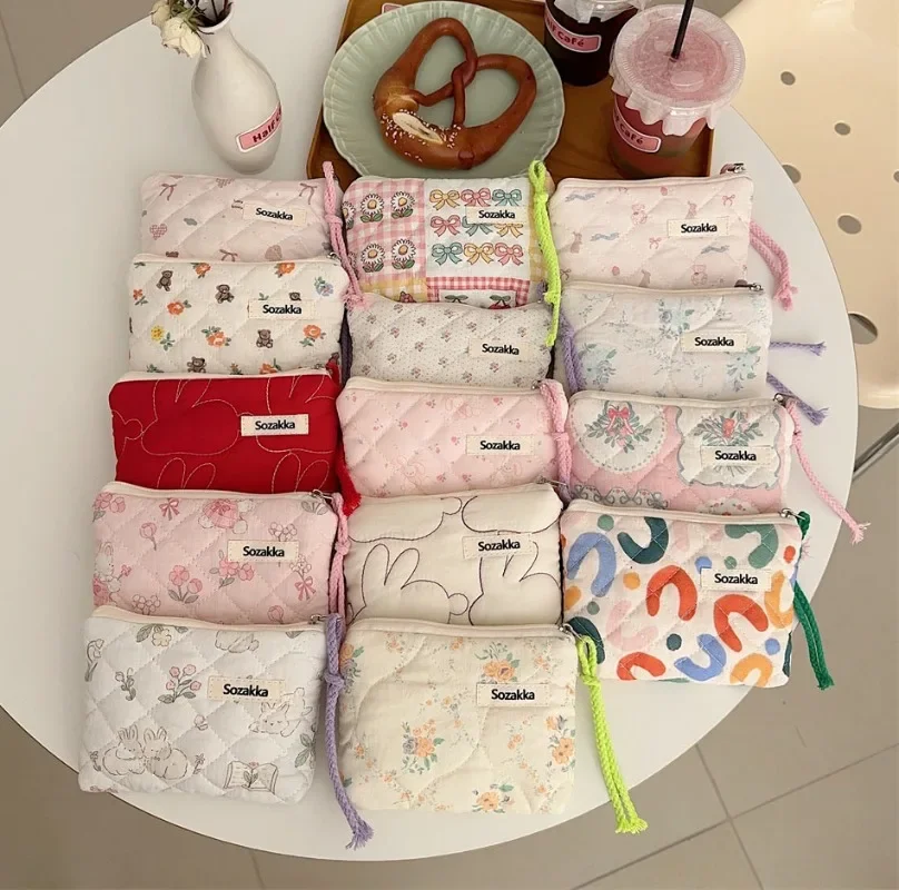 Fashion  Sanitary Napkin Storage Bags Small Cosmetic Bags Flower Pattern Zipper Coin Purses Lady Girls MakeUp Bag Key Money Bags
