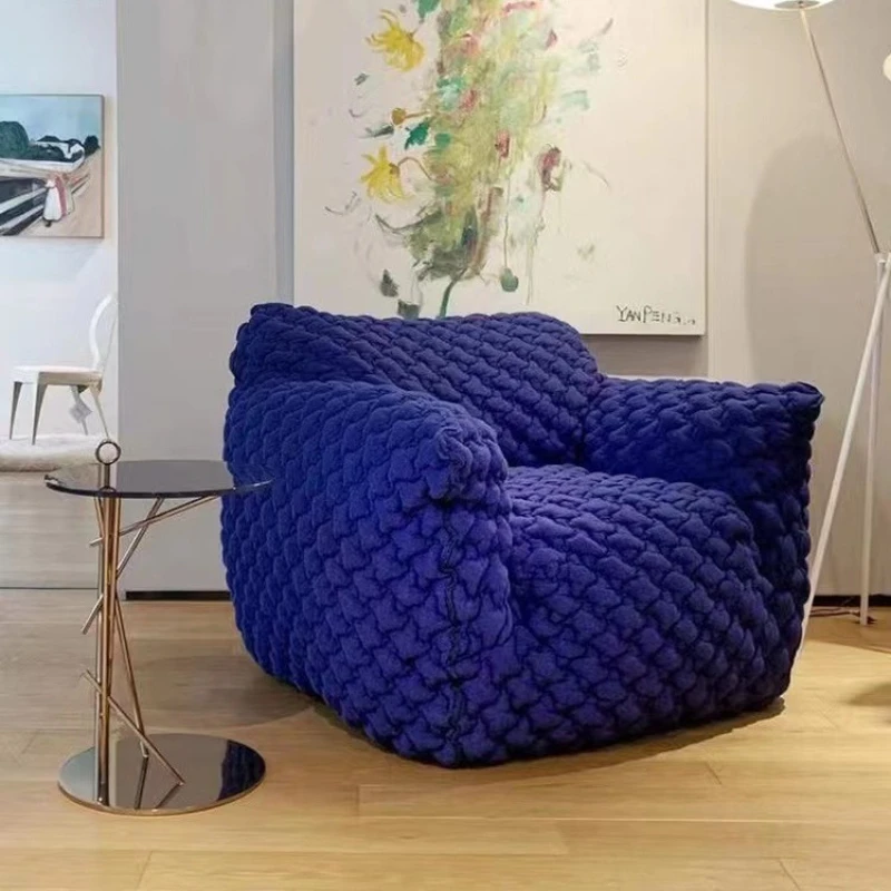 โซฟาผ้าสไตล์อิตาเลียนวาบิ-ซาสึเกะ สำหรับห้องนั่งเล่น ห้องนอน อพาร์ทเมนต์ขนาดเล็ก ดีไซน์สร้างสรรค์ สีน้ำเงินไคลน์ โซฟาเดี่ยว