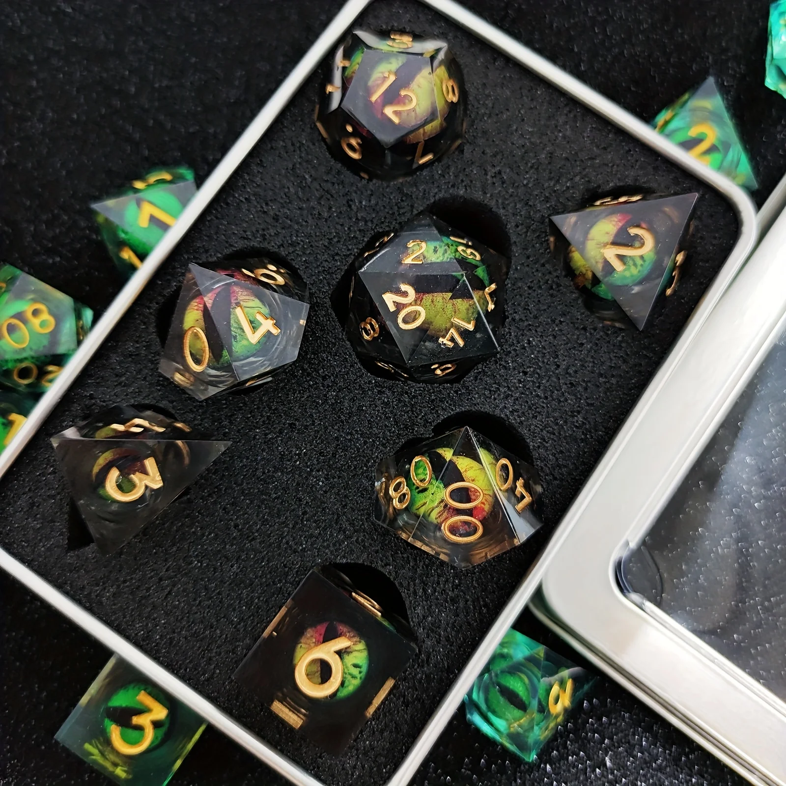 7Pcs/Set Liquid Core Dragon Eye DnD Dice Set Ideal for D&D Gifts and Fantasy Gaming Dungeons and Dragons Gifts Christmas Gifts