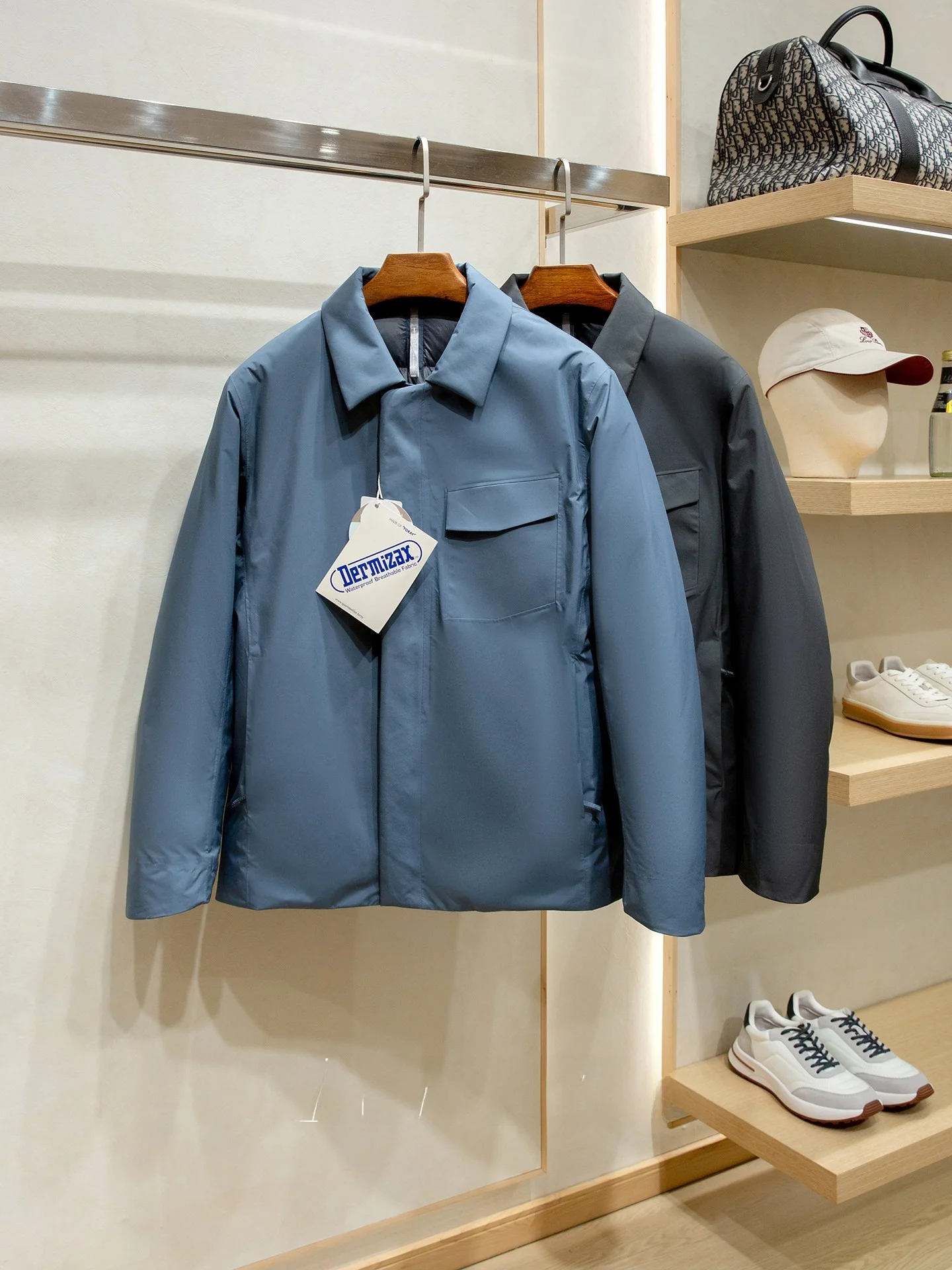 

Dermizax Waterproof 90 White Goose down Men's Outdoor Lightweight Warm Stand Collar Heat-sealed down Jacket by LAMA PIERO