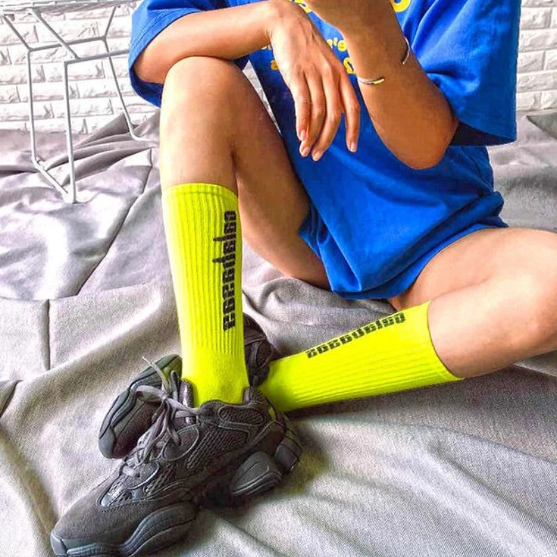 1/6 أزواج الربيع والخريف موضة جديدة نمط الأبجدية العصرية الرياضة الرجال الجوارب الطويلة امتصاص العرق وتنفس الرجال الجوارب #5