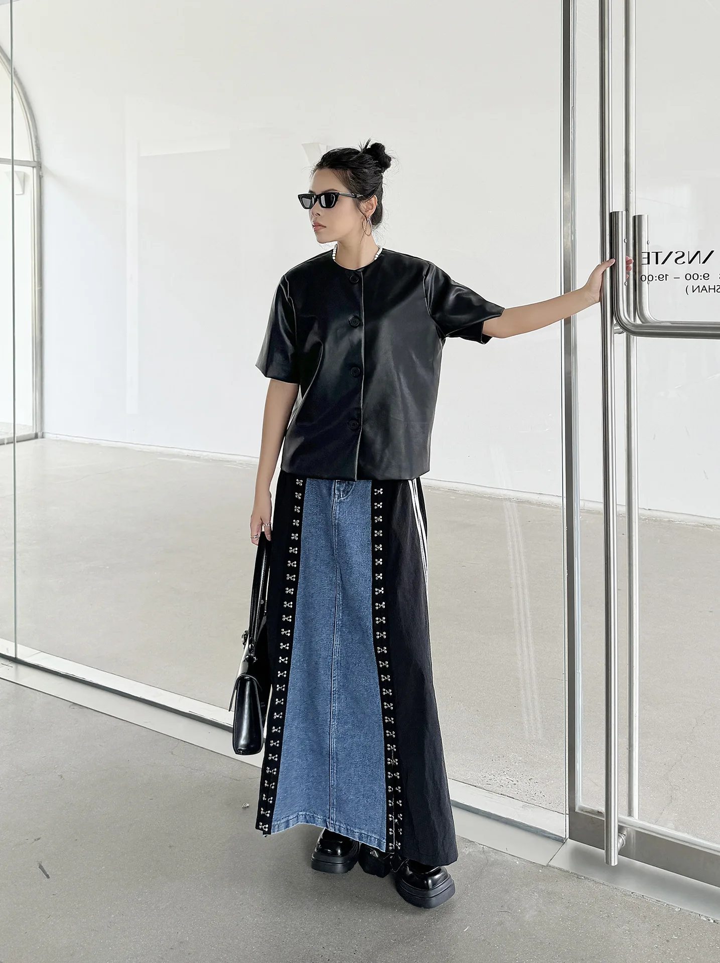 กระโปรงยีนส์ผู้หญิง แต่งผ้าต่อกัน ทรงเอ สไตล์ลำลอง ผ่าข้าง เอวสูง ความยาวระดับข้อเท้า ดีไซน์หรูหรา สำหรับฤดูร้อน ปี 2025