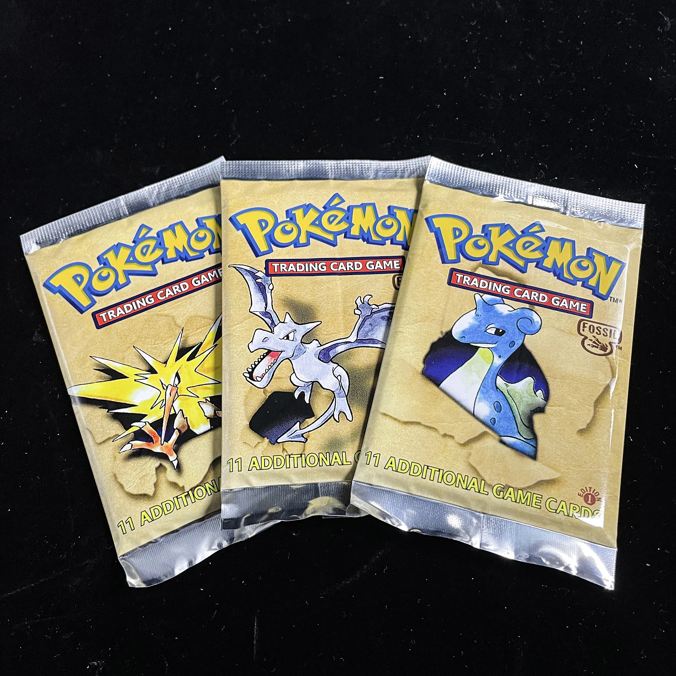 กล่องบูสเตอร์การ์ดเกม PTCG PKM FOSSIL รุ่นคลาสสิก ฉบับที่ 1 แพ็ค Zapdos/Aerodactyl/Lapras กล่องปิดผนึกอย่างแน่นหนา การ์ดเกม TCG แบบ Proxy