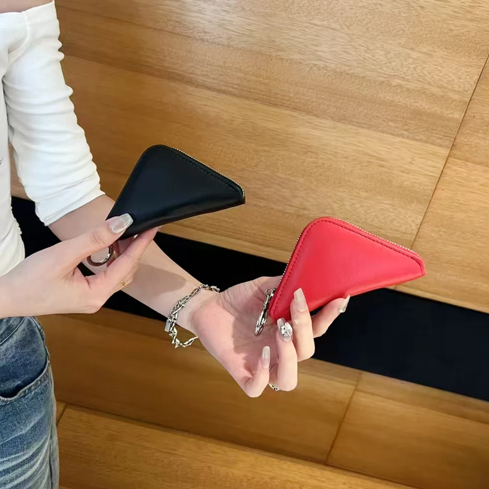 Мини-кошелек на молнии с индивидуальным именем, персонализированный необычный треугольный брелок из натуральной кожи, кошелек, сумка для хранения наушников, подвески