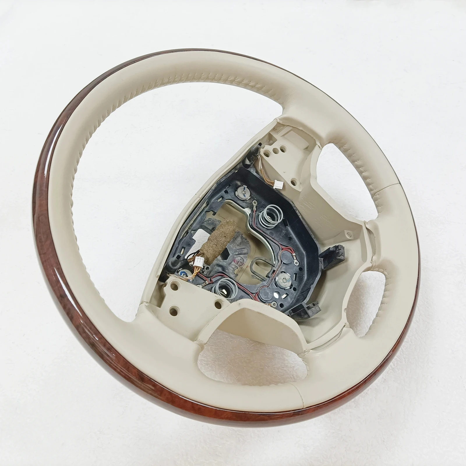 Automotive Accessories  Multifunctional Steering Wheel OE 34110219  FOR volvo v60 V40 XC60 S60 2015