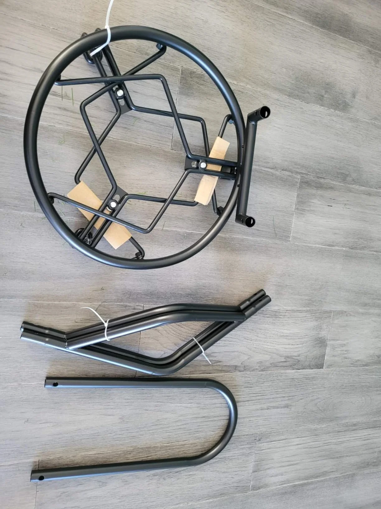 バスケットボールリターンアタッチメント 高耐久リバウンダー 3つの安定した大型フック付き 耐久性のあるアクセサリー 18インチリムバスケットボールトレーニング用