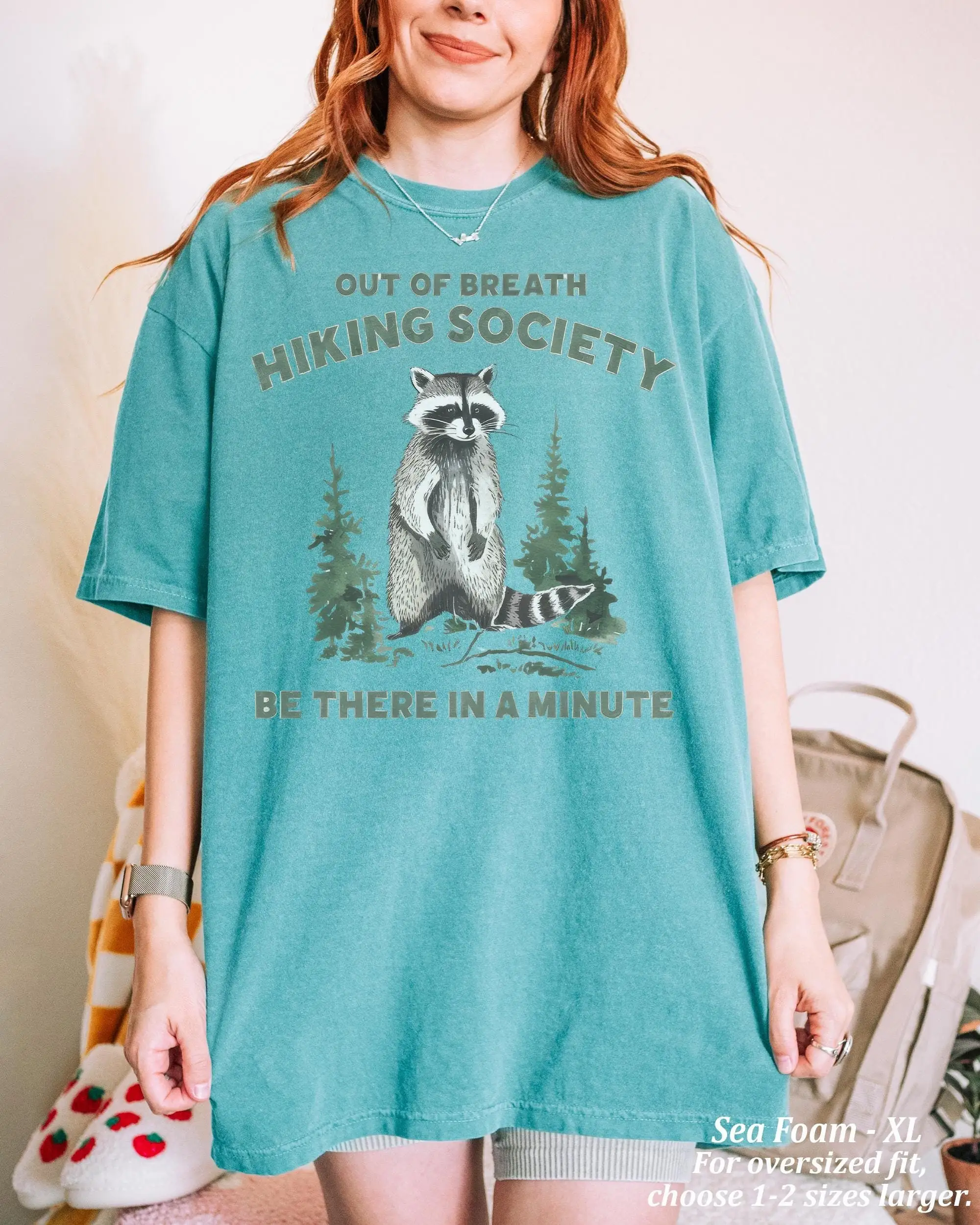 Camiseta de colores cómodos fuera del aliento, sociedad de senderismo, estar en un minuto, Retro, divertido, mapache, Vintage, SweaT
