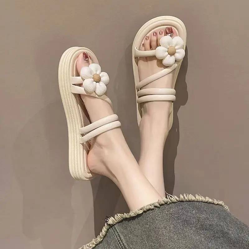 Platte Bodem Slippers Voor Vrouwen Die 2023 Nieuwe Pvc Sandalen Slippers Zomer Bloemenontwerp Wit Zoete Zachte Bodem Plat