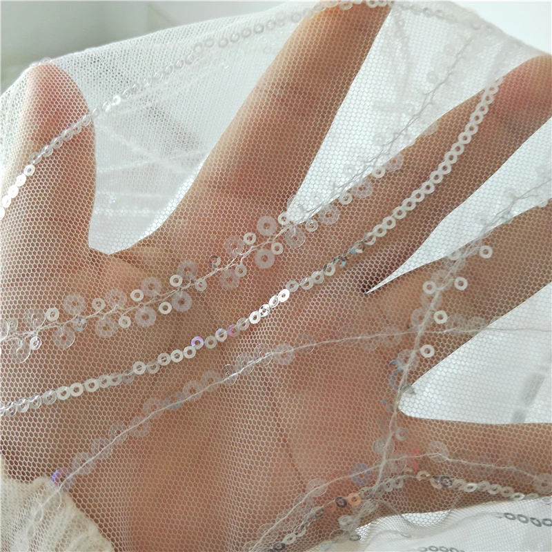 Lace Ribbon Trim - قماش دانتيل مطرز بالترتر بخطوط متموجة