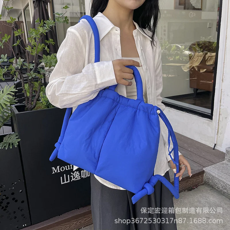 Fashion Shoulder Bag Women\'s Down Fil Cotton Fashionable Student Backpack Portable Makeup Bag Casual Large Capacity Shoulder Bag