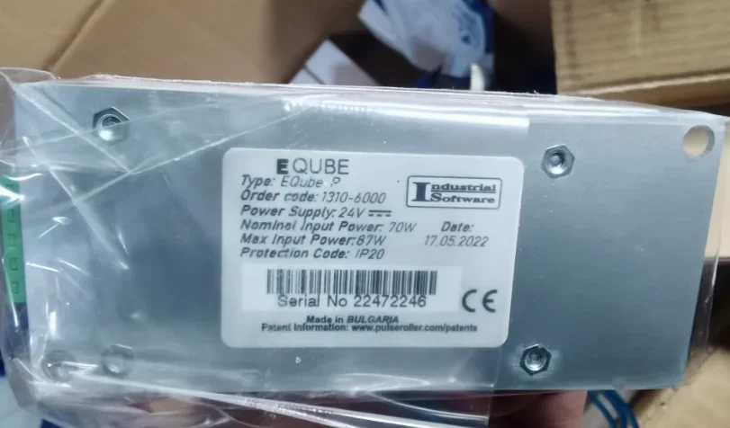 Cartão de controle de motor de software industrial original EZQUBE-P EQUBE-N EQUBE-P