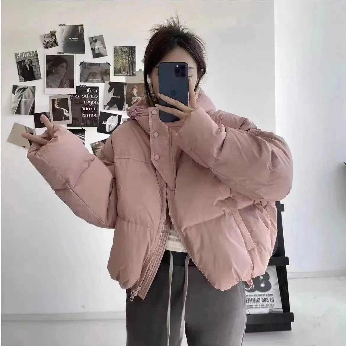 

Женский зимний короткий пуховик 2025 Новая женская толстая куртка-пуховик с капюшоном Корейское свободное женское хлопковое пальто Модные теплые парки