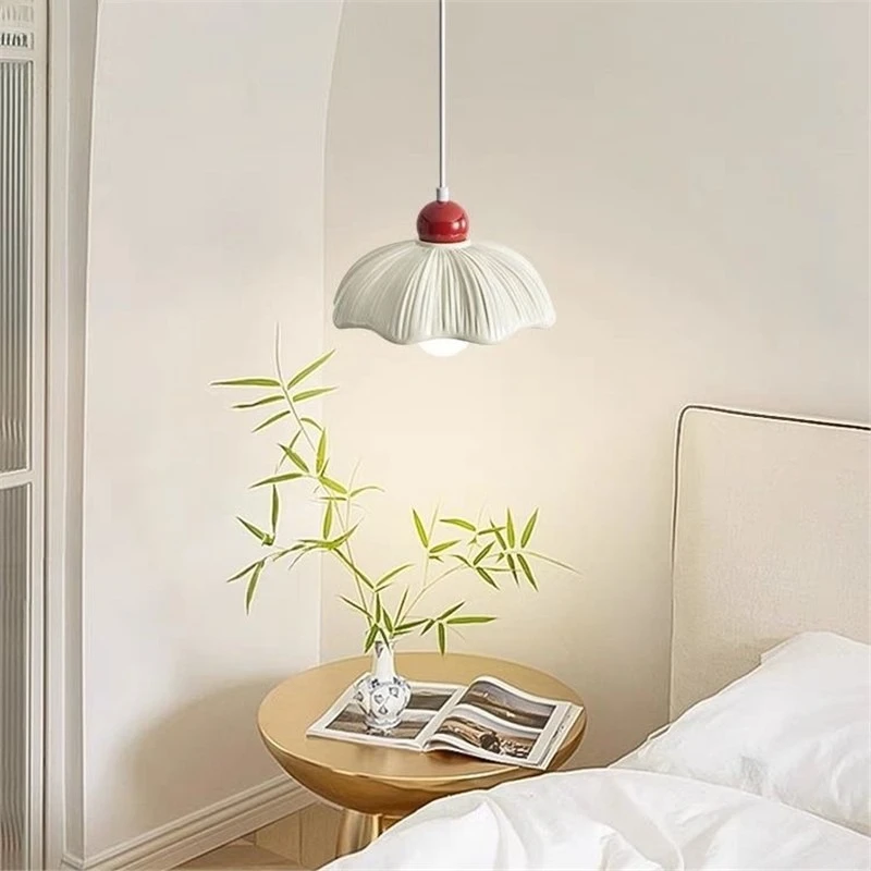 French Style Creamy Resin Iron Pendant Lights Study Master Bedroom Dining Table Kitchen Island Balcony Corridor Small Chandelier
