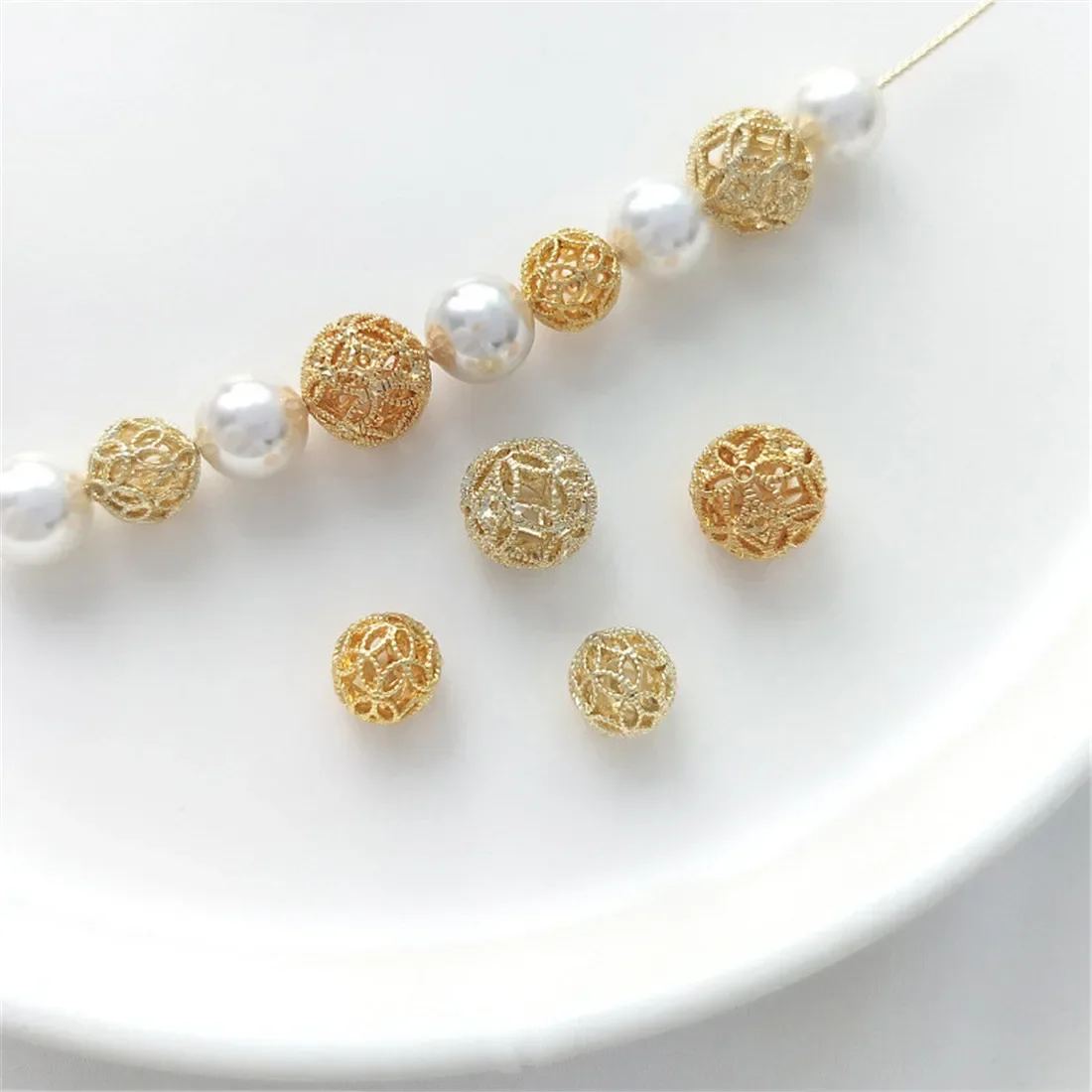 

14K Light Gold Hollow Flower Ball Rust Ball Bead Flower-shaped Hanging Beads Handmade Diy Pearl Bracelet Earrings Accessories