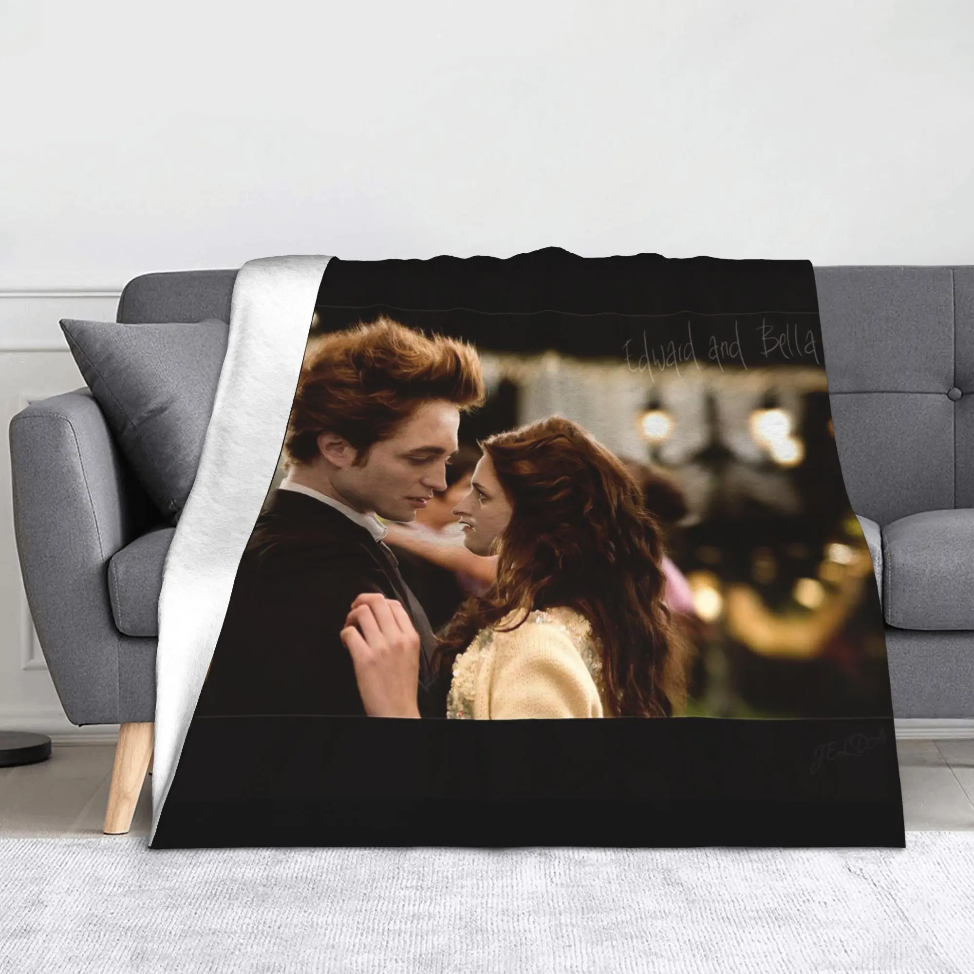 Edward Bella Flannel Blankets The Twilight Saga Customized Throw Blankets for Home 150*125cm Plush Thin Quilt