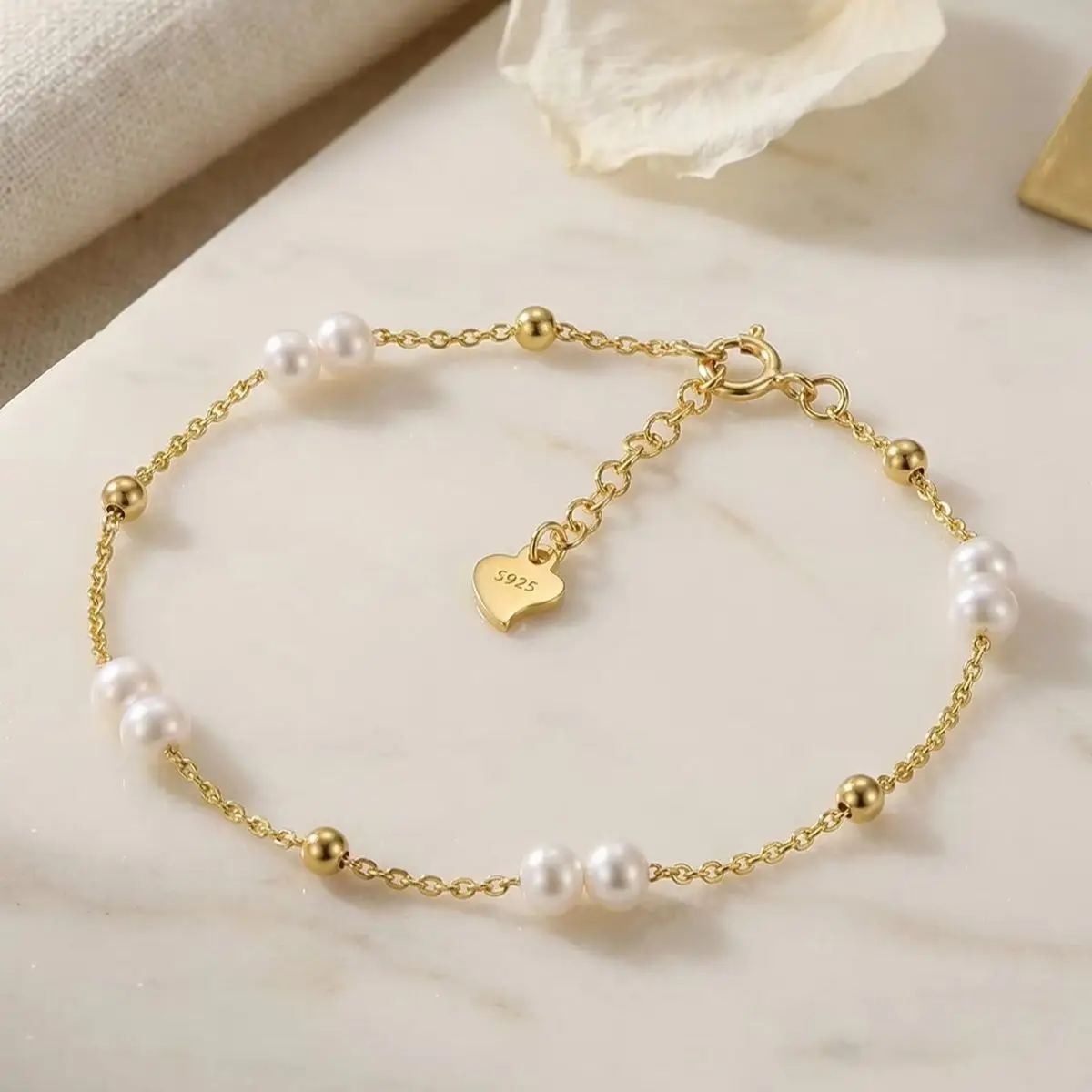 

ORSA JEWELS Handmade 925 Sterling Silver Link Pearl Chain Bracelet with Heart Decor Accessory for Women Fashion Jewelry GPB40