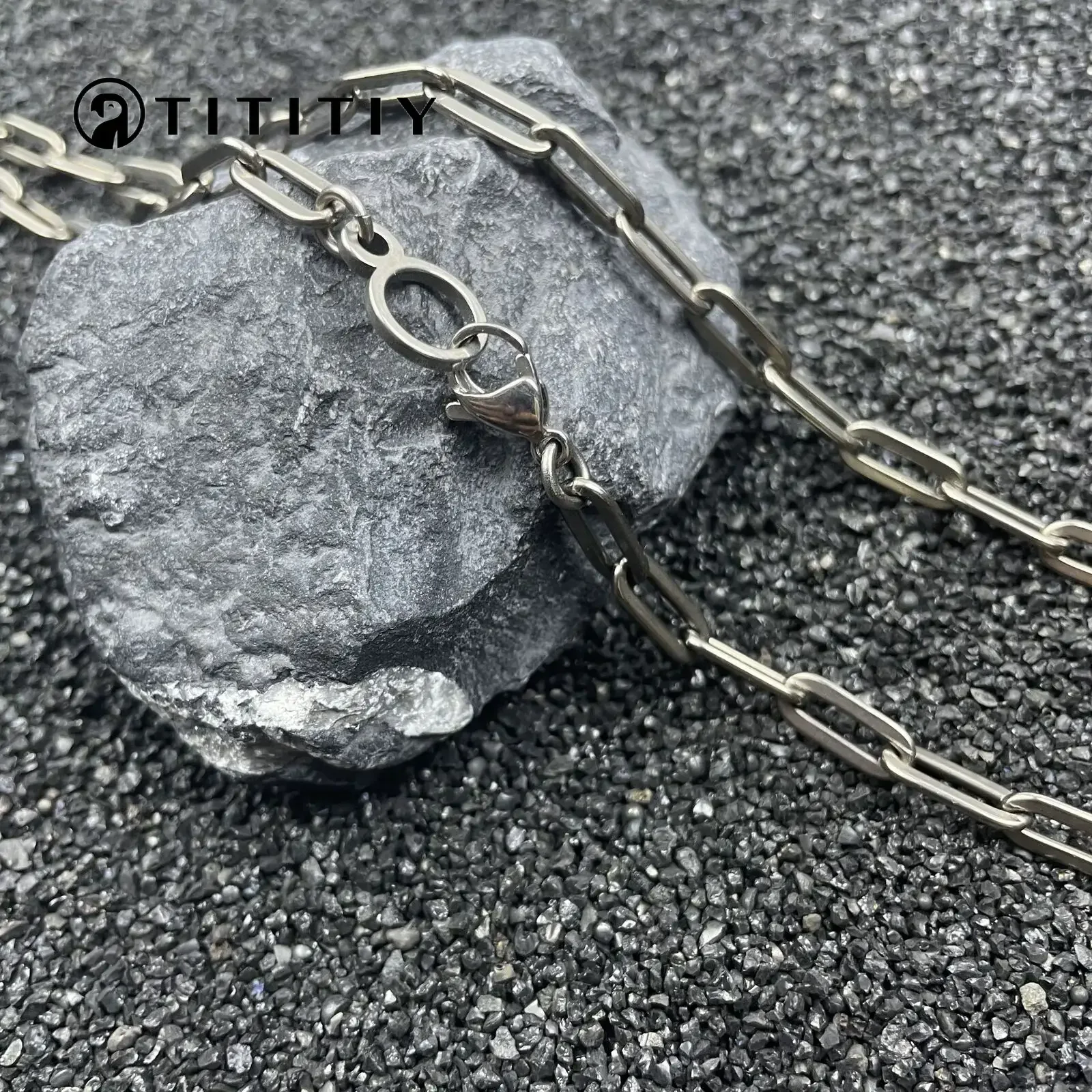 

Новое ожерелье из чистого титана - легкое, гипоаллергенное, модное, с плоским О-образным элементом 5 мм для удобного сочетания, антиаллергическое.
