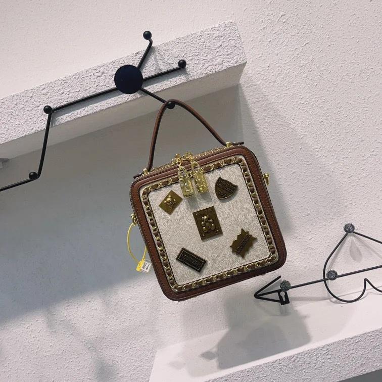 

Luxury Brand Famous Designer Women's Tote Bag Classic Elegant In Leather Material Popular Shoulder Style