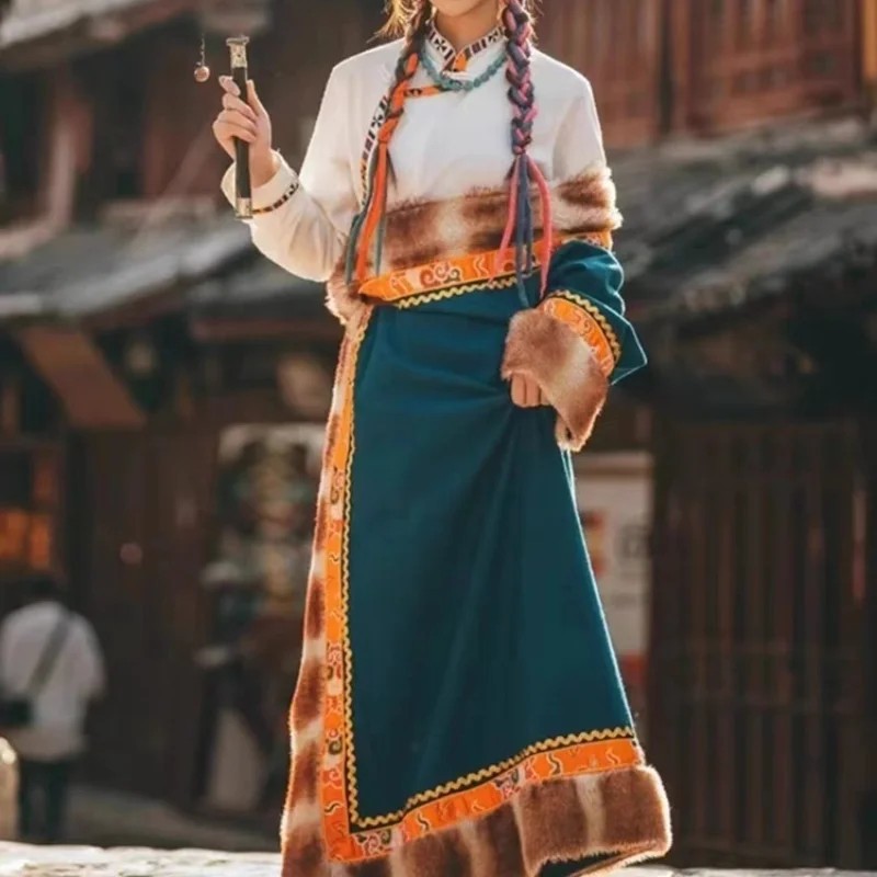 

Mao Xiaotong has the same Tibetan clothing women's Tibetan robes travel photo clothing