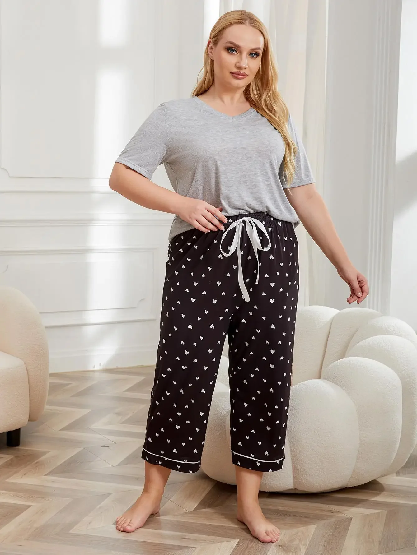 Plus Size Women Pajama Set Short Sleeves V Neck Top & Long Heart Print Pants Female Sleepwear 2 Pieces Nightwear Homewear Cloth