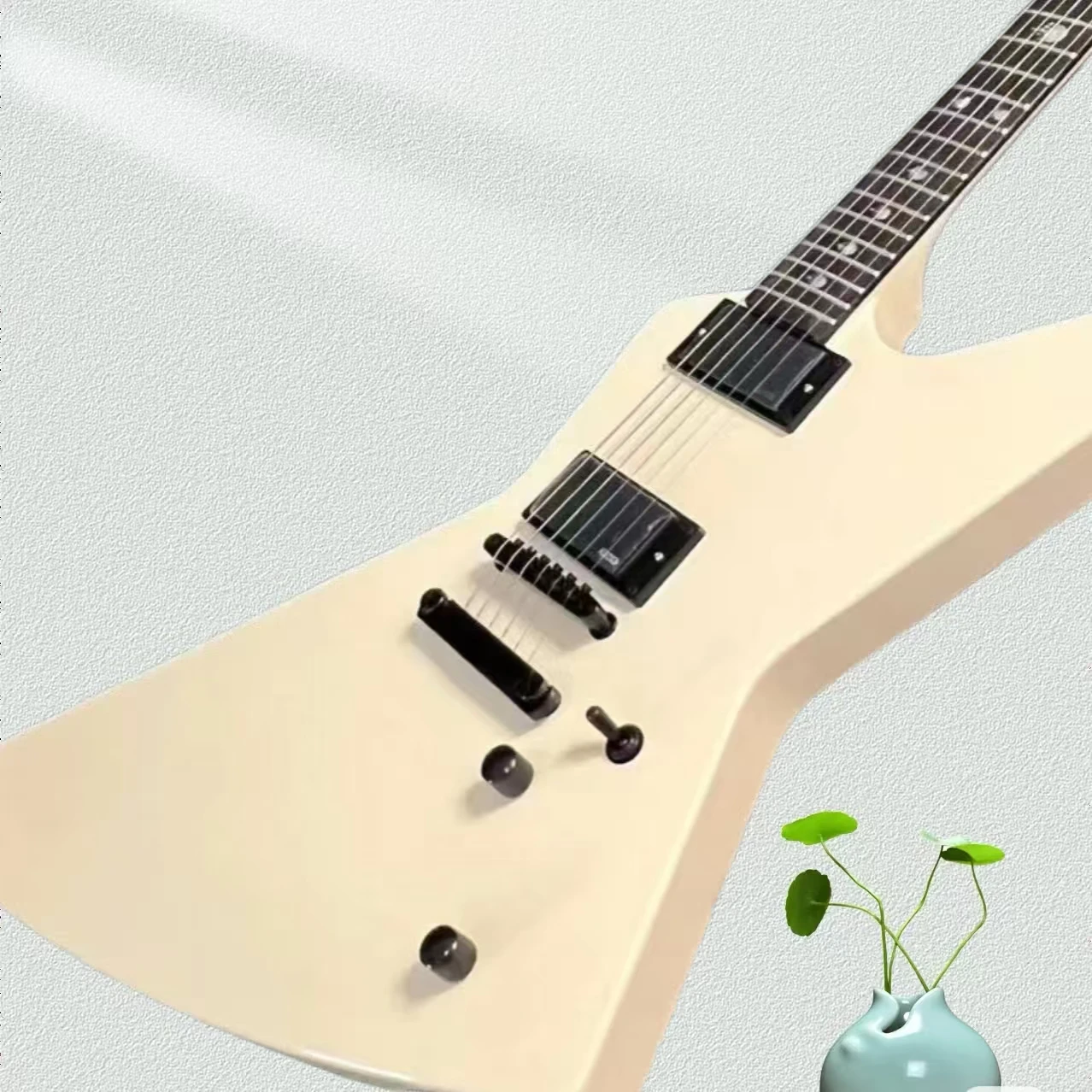 

Purchased products: Electric guitar, light yellow metal body, electromyography pickup, Grover tuner, black hardware