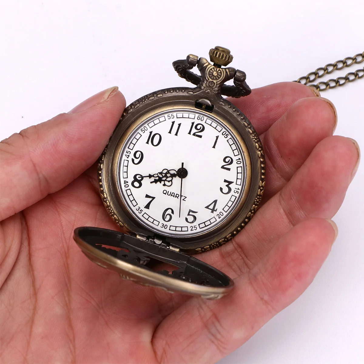 

1Pcs Vintage Hollow Chicken Shape Pocket Watch Stylish Hanging Necklace Watch Creative Quartz Movement Animal Pattern Pendant