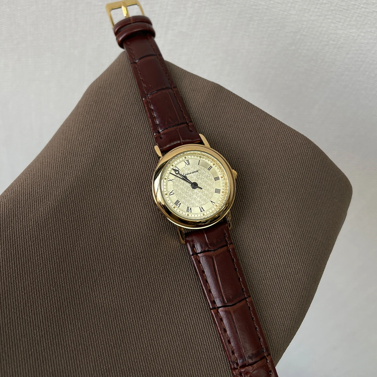 New women's wristwatchesretro style, suitable for working women and students, affordable luxury, 2025 new style, women's gifts.