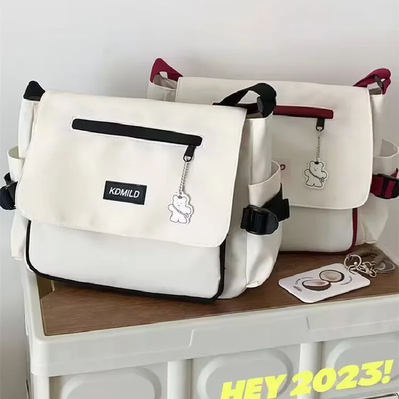 

Fashion Workwear Canvas Tote Mailman Bags, College Style Large Capacity Hand-held Shoulder Bag, Unisex, Suitable for Commuting